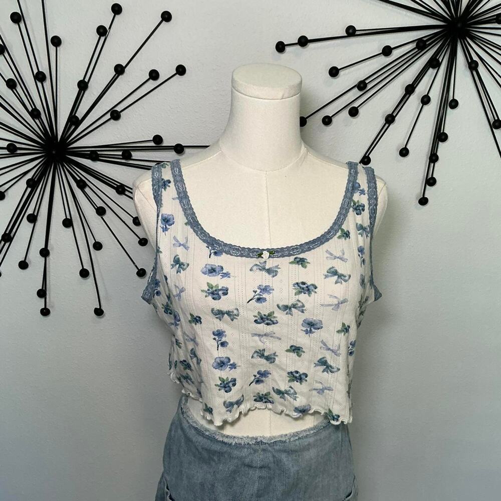 Messy Bun Just Chillin blue floral baby tee tank Y2K lace trim crop